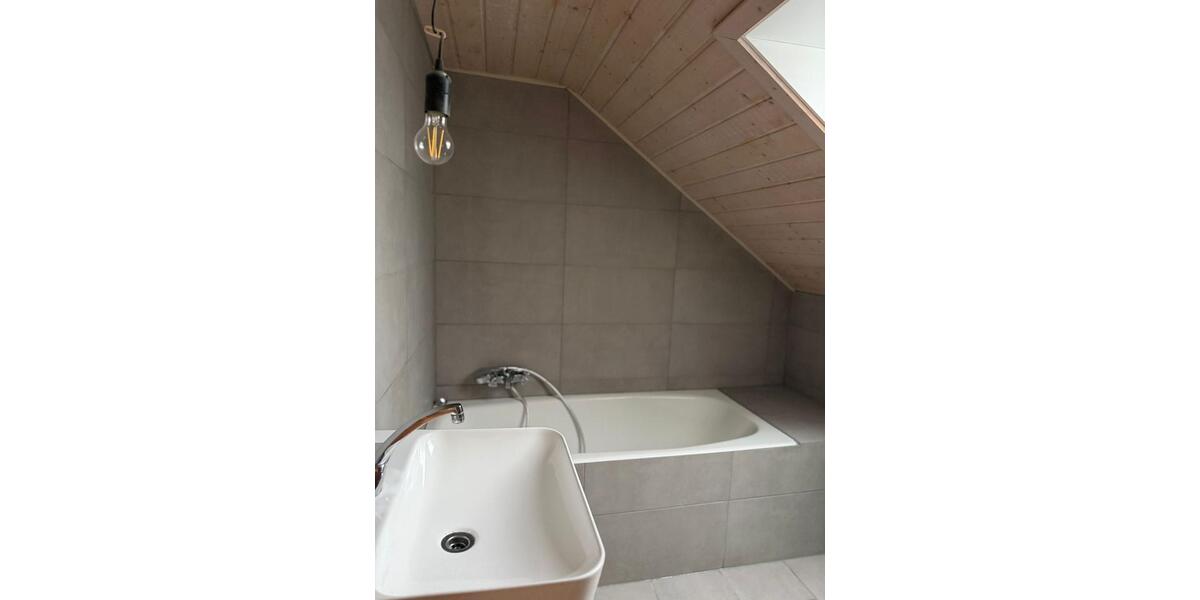 Frisch modernisierte 3-Zimmer-Dachgeschosswohnung 3 zimmer