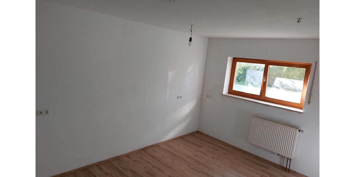 Etagenwohnung Plößberg - 3 Zimmer, 75 m&sup2;, 550&euro; | Angebot:26380385