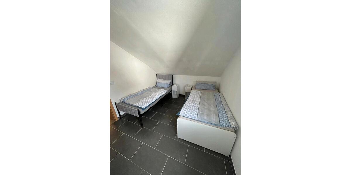 Dachgeschoßwohnung Germersheim - 5 Zimmer, 100 m&sup2;, 15&euro; | Angebot:26042576