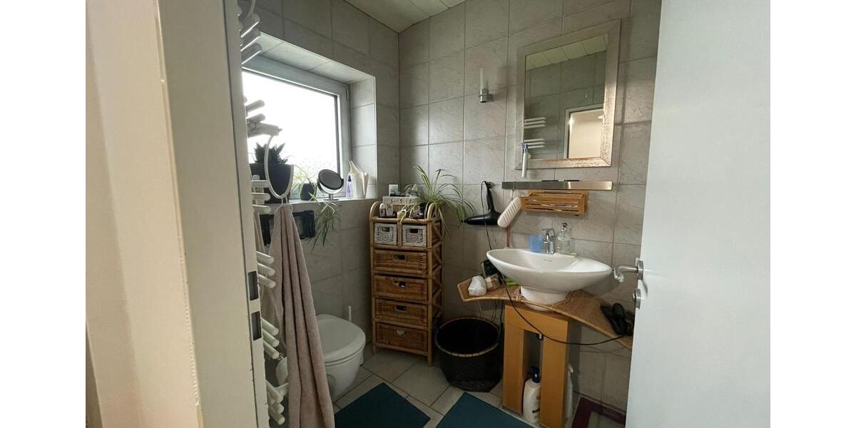 Etagenwohnung Eschborn - 5 Zimmer, 124 m&sup2;, 1.800&euro; | Angebot:25645591