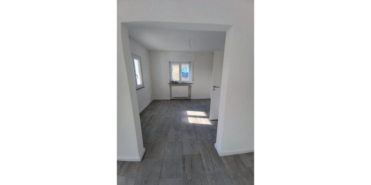 Etagenwohnung Fellbach - 3.5 Zimmer, 89 m&sup2;, 1.325&euro; | Angebot:26036675