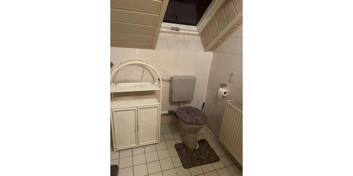 Dachgeschosswohnung möbliert, ca. 60 m2 3 Zimmer - Küche - Bad 3 zimmer