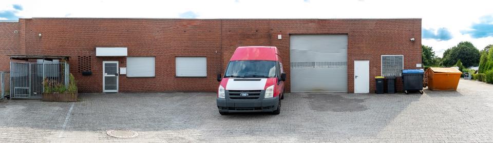 Lagerhalle (460 m²) mit Bürotrakt (90 m²) und Stellplätzen