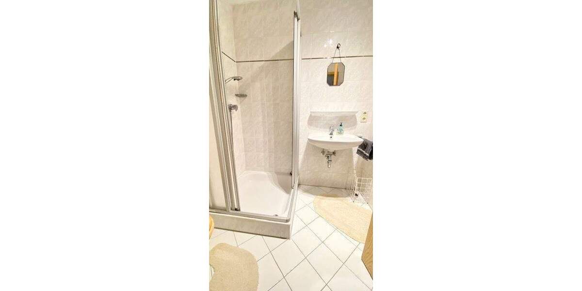 Helle 1-Zimmer-Wohnung mit Balkon & TG-Stellplatz in Laufen an der Salzach. 1 zimmer