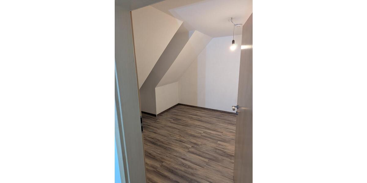 Dachgeschoßwohnung Ballenstedt - 3 Zimmer, 67 m&sup2;, 402&euro; | Angebot:26086108