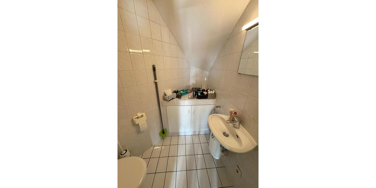 Dachgeschoßwohnung Wiesbaden Biebrich - 2 Zimmer, 90 m&sup2;, 1.315&euro; | Angebot:25136770