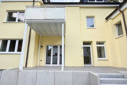 Frisch sanierte 4 Zimmer-Wohnung mit Terrasse mitten in Rissen 4 zimmer