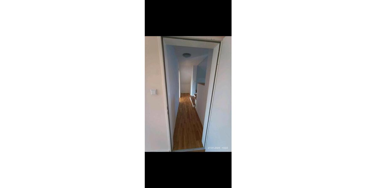 Dachgeschoßwohnung Zeven - 4 Zimmer, 120 m&sup2;, 850&euro; | Angebot:25365325