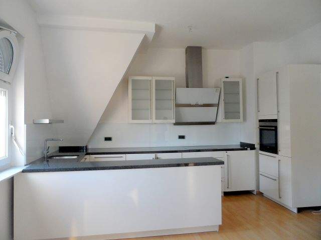 3 Zimmer Jugendstielwohnung mit EBK und Terrasse! 3 zimmer