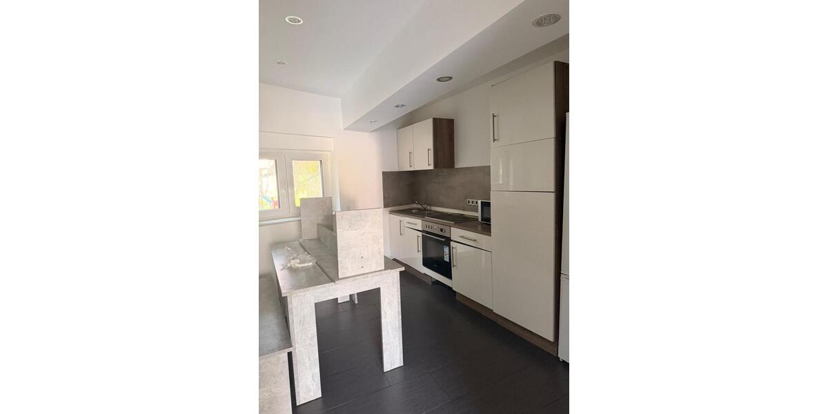 Wohnen auf Zeit Ludwigshafen am Rhein Ludwigshafen-Hemshof - 10 Zimmer, 300 m&sup2;, 650&euro; | Angebot:26636897