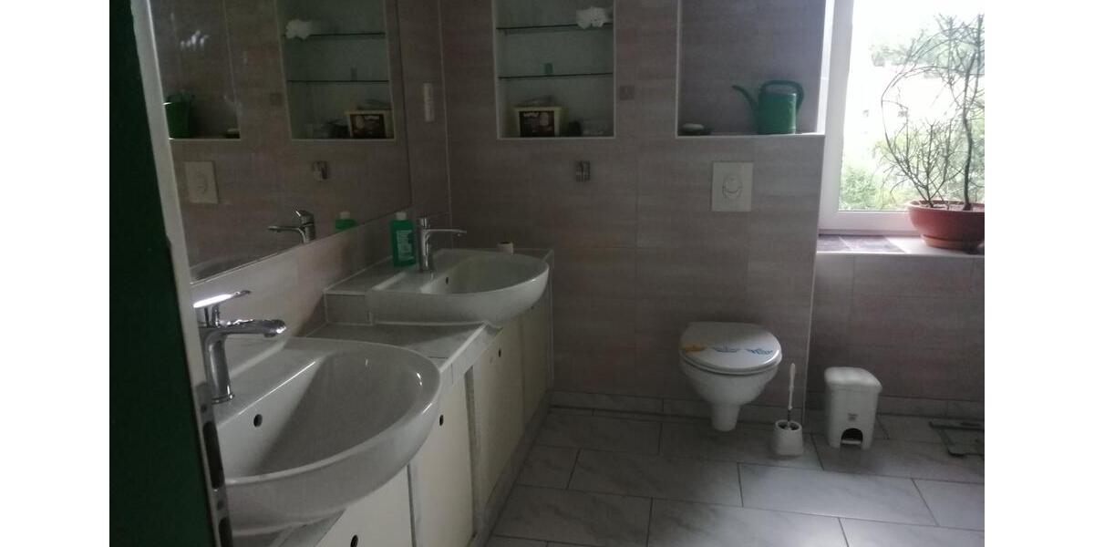 Wohnen auf Zeit Ruhland - 5 Zimmer, 170 m&sup2;, 300&euro; | Angebot:25615189