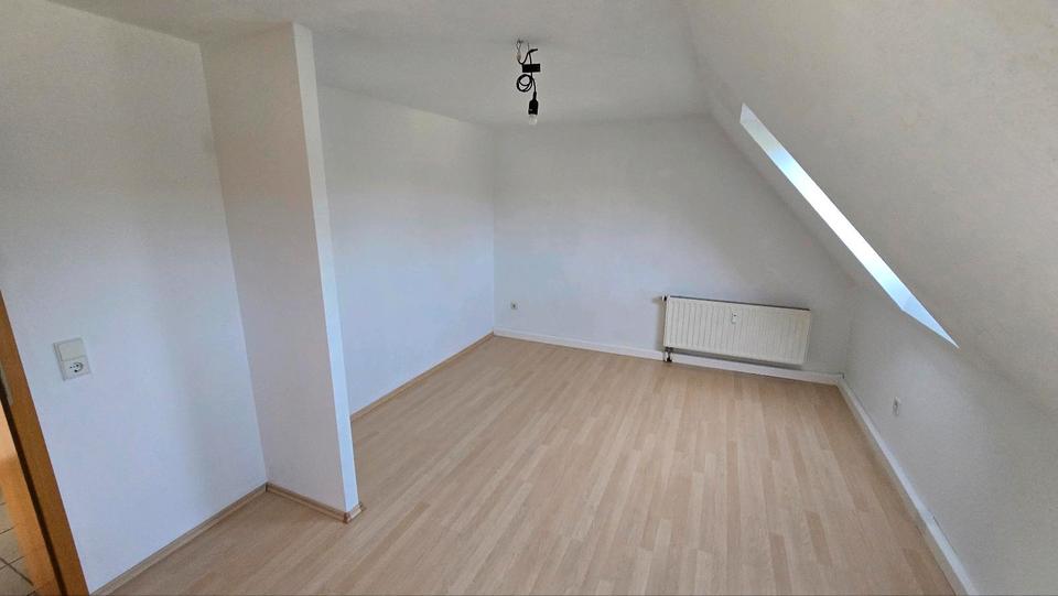 Dachgeschoßwohnung Castrop-Rauxel Deinighausen - 2.5 Zimmer, 64 m&sup2;, 475&euro; | Angebot:25131213