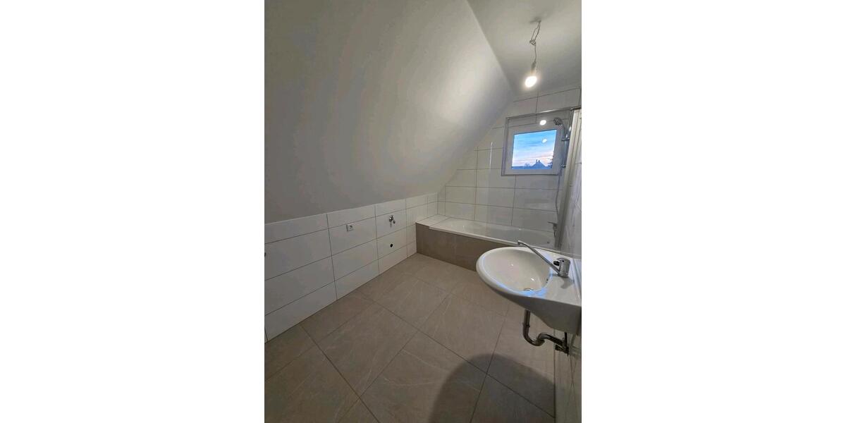 Dachgeschoßwohnung Aerzen - 3 Zimmer, 88 m&sup2;, 650&euro; | Angebot:25588586