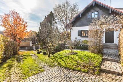 Exklusives, liebevoll modernisiertes Landhaus auf idyllischem, eingewachsenem Grundstück mit 800 m² 5 zimmer