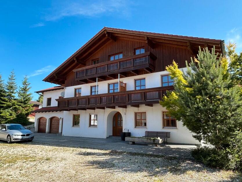 Schön geschnittene, renovierte Wohnung in Mamming Berg zu vermieten!