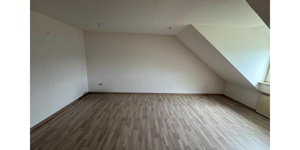 Dachgeschoßwohnung Ebern - 3 Zimmer, 80 m&sup2;, 500&euro; | Angebot:24946649