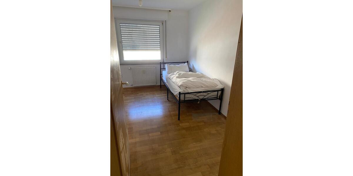 Geräumige 3,5-Zimmer-Wohnung mit Balkon, EK & Garage zu vermieten 2 zimmer