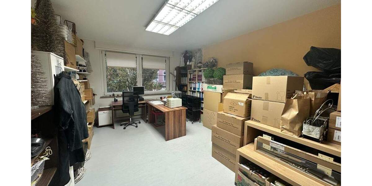 Großzügige Verkaufsfläche auf zwei Etagen zimmer