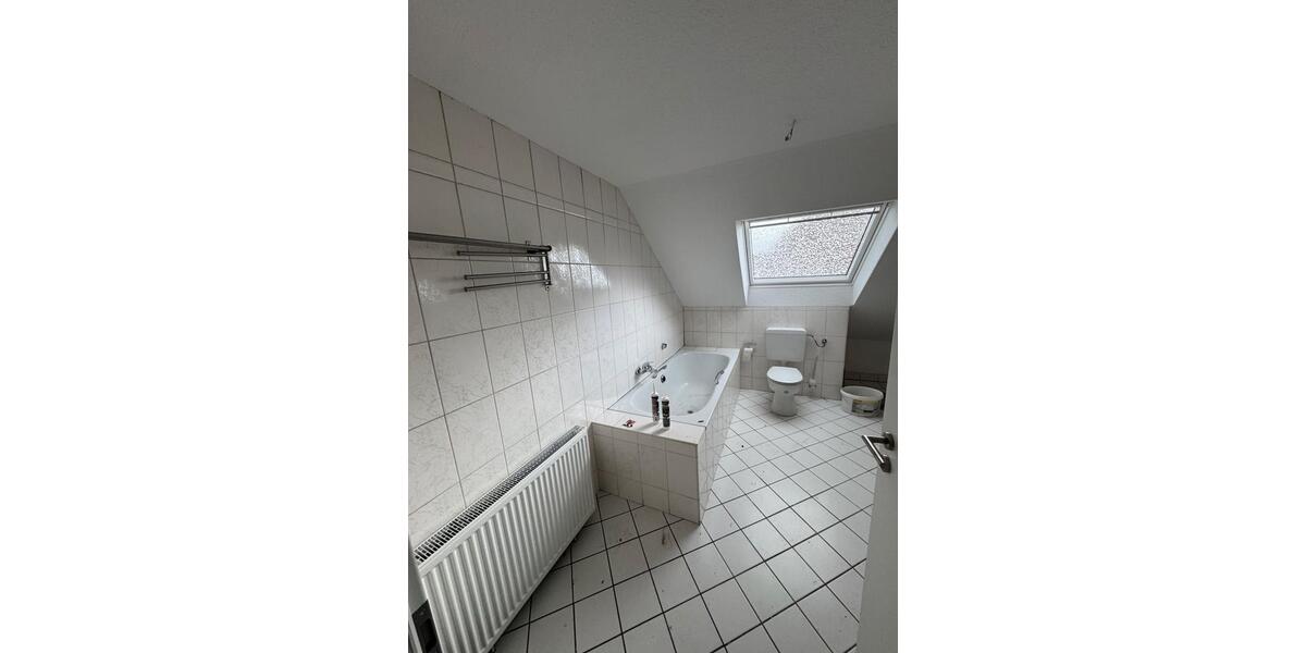 Dachgeschoßwohnung Saarlouis - 3 Zimmer, 90 m&sup2;, 980&euro; | Angebot:25892458