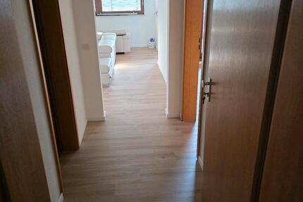 2-Zimmer Dachgeschoss Wohnung mit Balkon und Einbauküche 2 zimmer