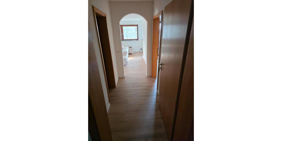 2-Zimmer Dachgeschoss Wohnung mit Balkon und Einbauküche 2 zimmer