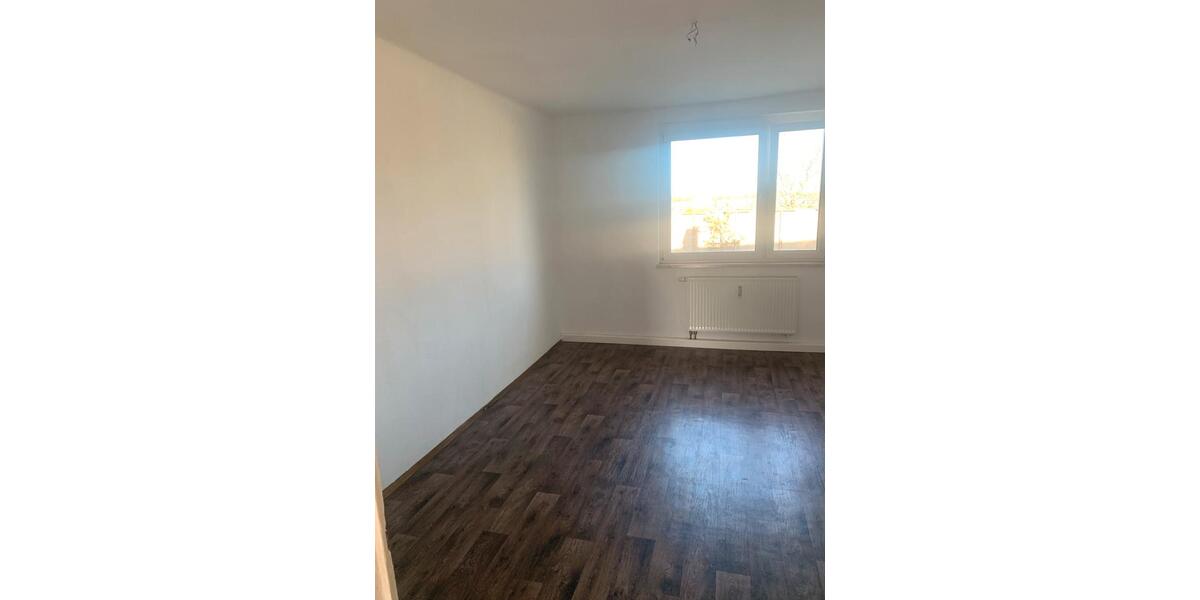 Erdgeschoßwohnung Gröditz - 3 Zimmer, 65 m&sup2;, 310&euro; | Angebot:18264373