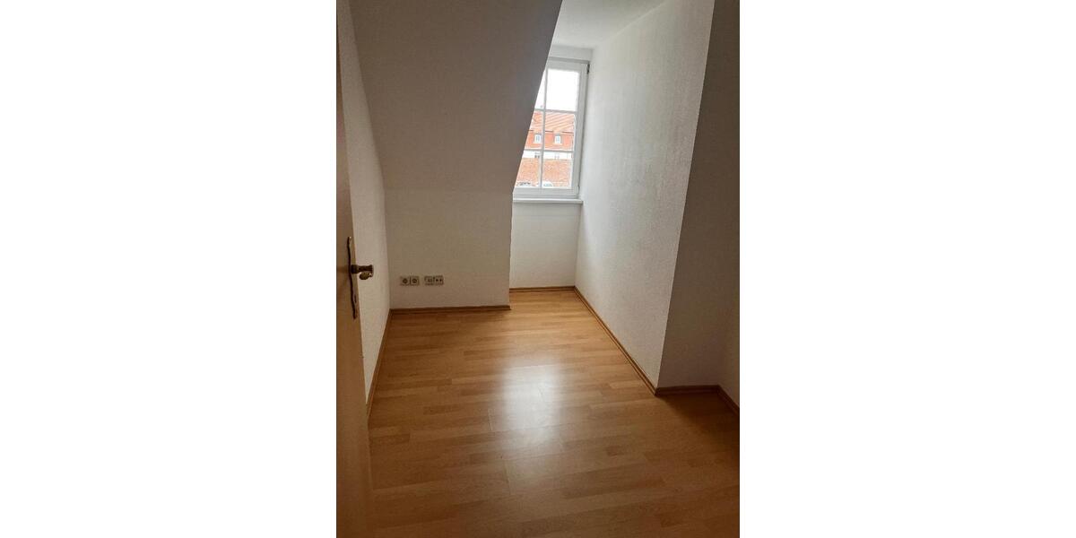 Dachgeschoßwohnung Querfurt - 2.5 Zimmer, 74 m&sup2;, 407&euro; | Angebot:25979197