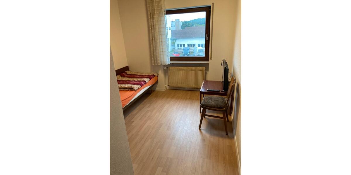 Einzelzimmer mit eigenem Bad und WC und Gemeinschaftsküche 1 zimmer