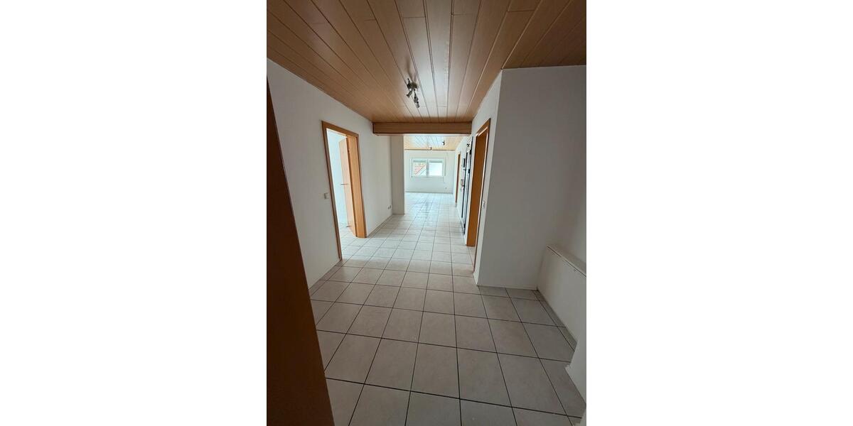 Dachgeschoßwohnung Rastatt - 4 Zimmer, 140 m&sup2;, 1.550&euro; | Angebot:26535960