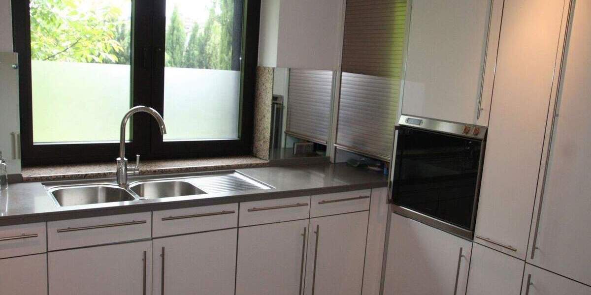 Zentral und grün gelegen in Ratingen Lintorf. Ideal für kleine Familie oder Berufspendler 5 zimmer