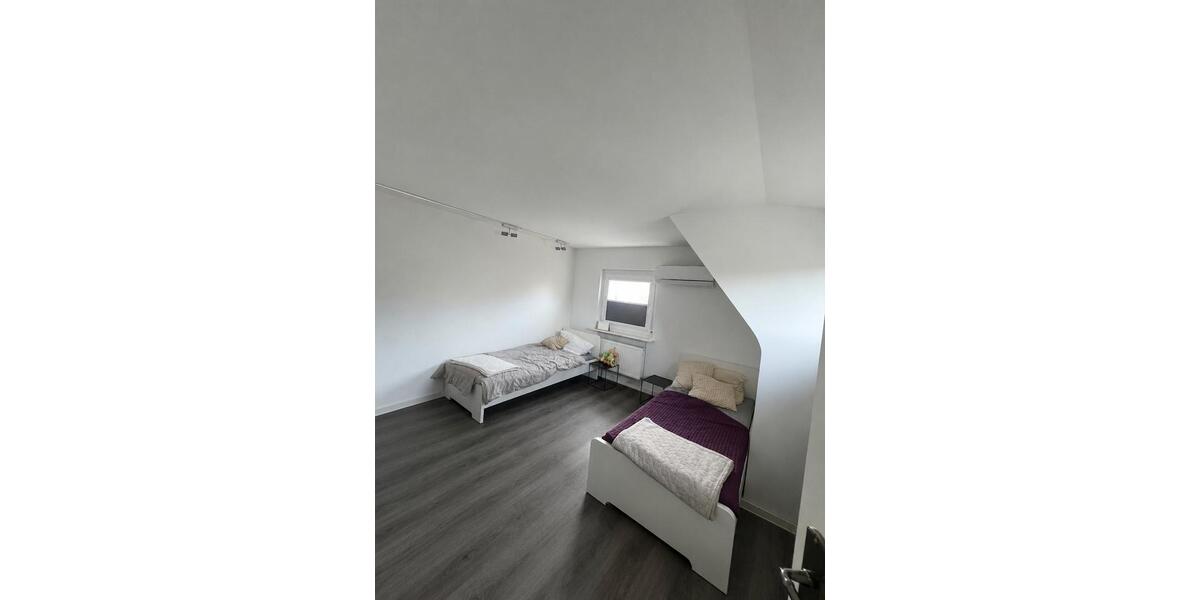 Dachgeschoßwohnung Solingen Mitte - 3 Zimmer, 93 m&sup2;, 1.300&euro; | Angebot:26521883