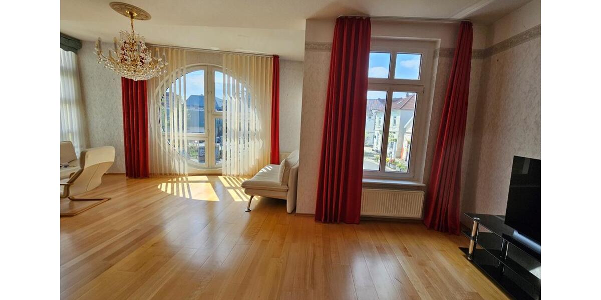 Schön möblierte Wohnung mit Wintergarten, Terrasse und Stellplatz 4 zimmer