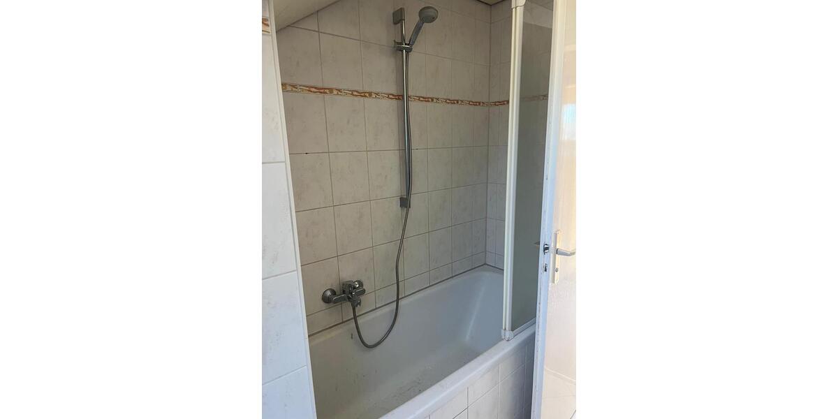 Dachgeschoßwohnung Leonberg - 4 Zimmer, 80 m&sup2;, 1.650&euro; | Angebot:26519368