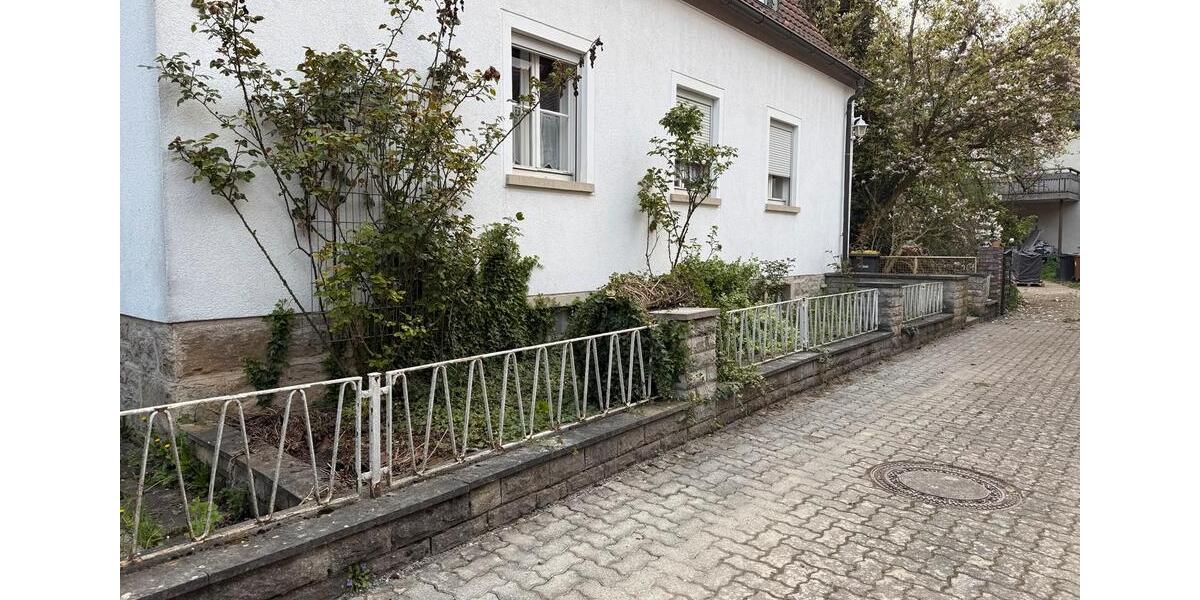 Etagenwohnung Albertshofen - 9 Zimmer, 200 m&sup2;, 2.500&euro; | Angebot:26241335