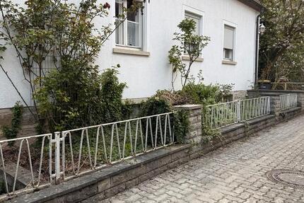 Wohnung Albertshofen - 9 Zimmer, 200 m&sup2;, 2.500&euro; | Angebot:26241335