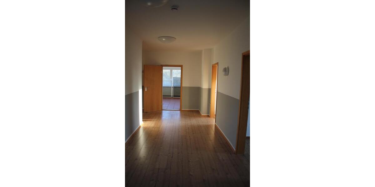 Etagenwohnung Suderburg - 6 Zimmer, 200 m&sup2;, 1.300&euro; | Angebot:25890682