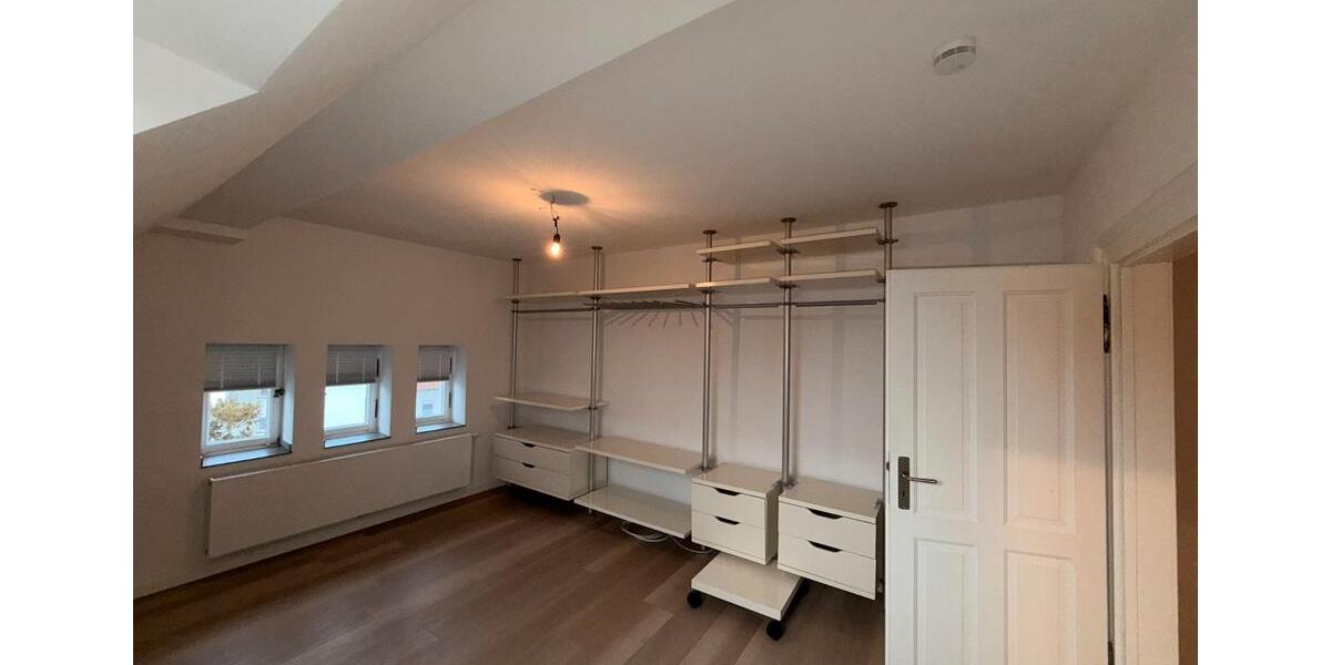Dachgeschoßwohnung Alsdorf - 3 Zimmer, 92 m&sup2;, 830&euro; | Angebot:26131012
