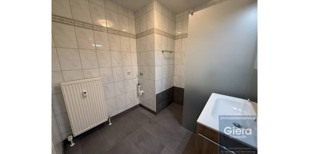 Etagenwohnung Bayreuth Roter Hügel - 3 Zimmer, 87 m&sup2;, 950&euro; | Angebot:26153809