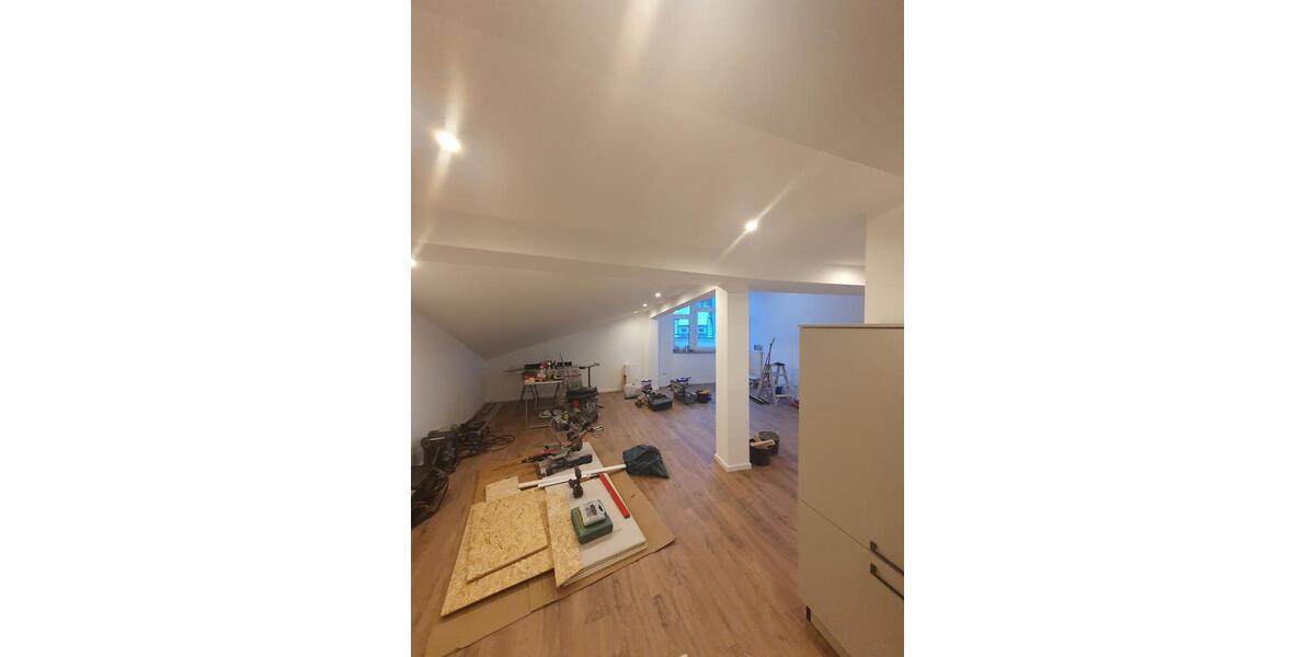 Charmante Dachgeschosswohnung in Hannover - Perfekt für modernes Wohnen 3 zimmer