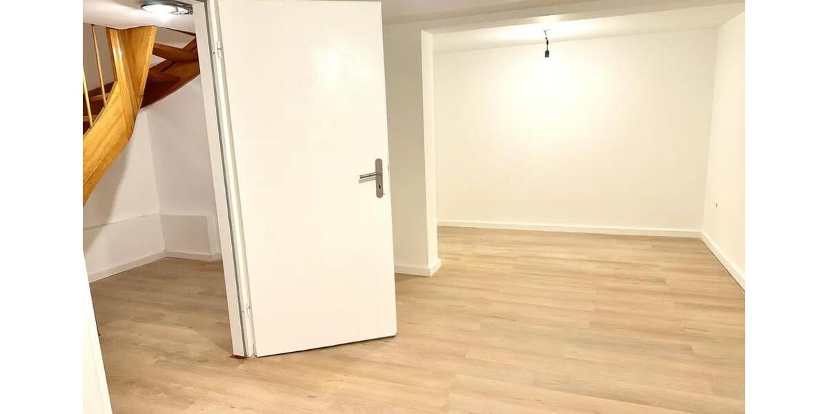 Etagenwohnung Berlin Spandau - 5 Zimmer, 150 m&sup2;, 2.250&euro; | Angebot:25050296