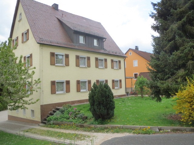 4 Zimmer - Erdgeschoss - Wohnung im 3-FH mit Gartenanteil - Erdgeschoßwohnung Pommelsbrunn Hohenstadt | Angebot:26137807