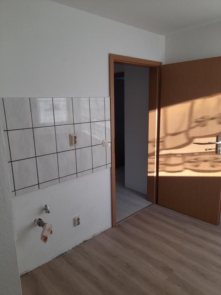 Biete schöne zwei Raum Wohnung