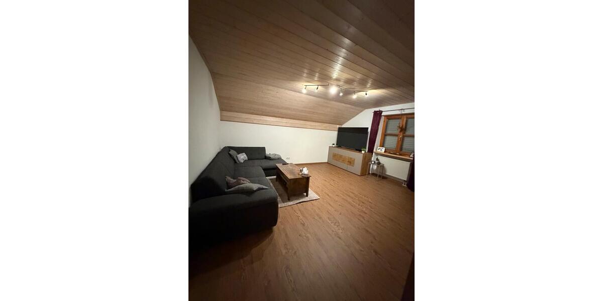 Dachgeschoßwohnung Perkam - 3 Zimmer, 98 m&sup2;, 660&euro; | Angebot:24867410