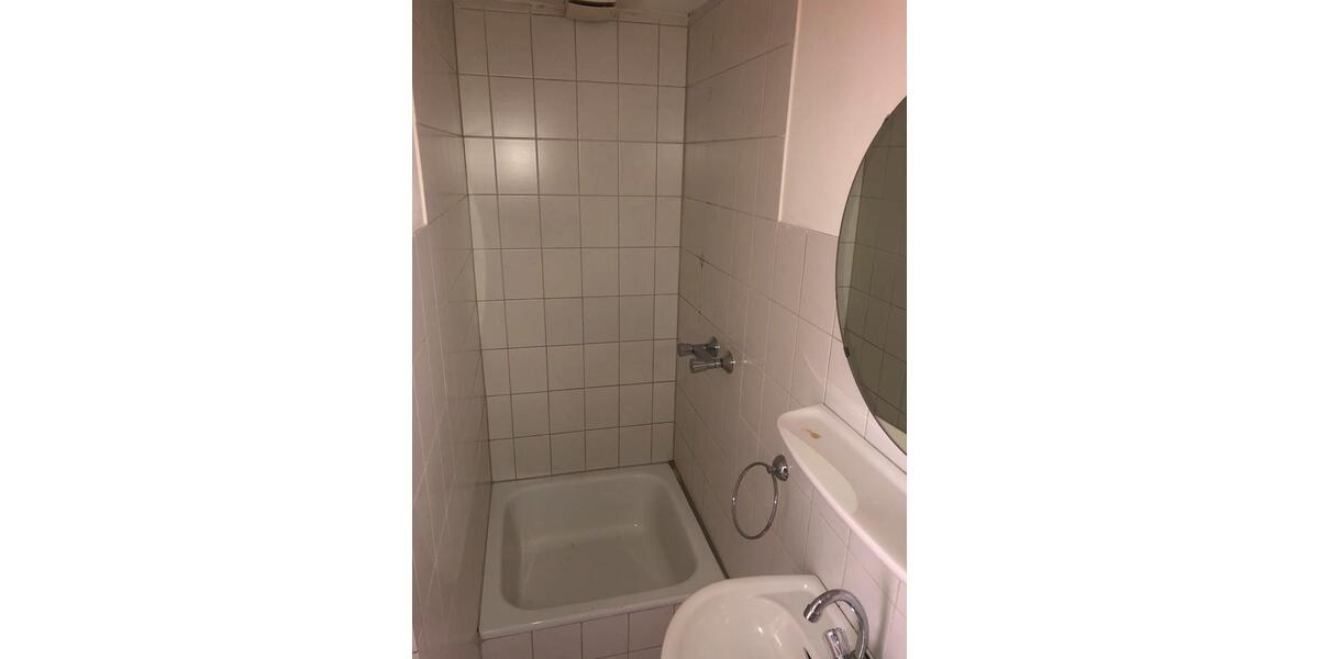 Dachgeschoßwohnung Krefeld - 2 Zimmer, 40 m&sup2;, 350&euro; | Angebot:24813259