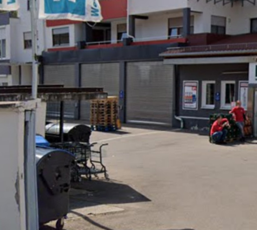 Sofort frei! Lagerfläche mit Rolltor in Esslingen zu vermieten! zimmer