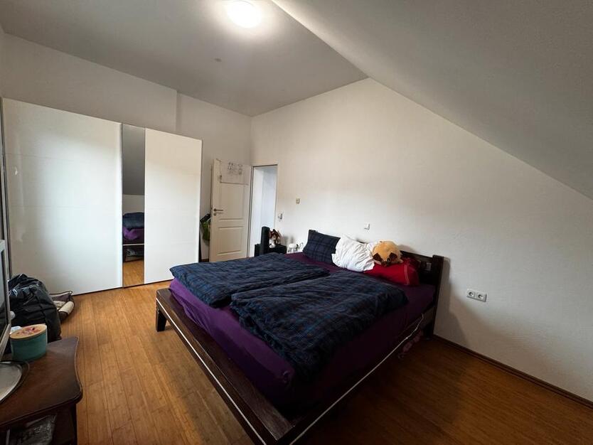 Helle 3 Zimmer Wohnung 87 qmmit EBK und Balkon, Garage und Aufzug