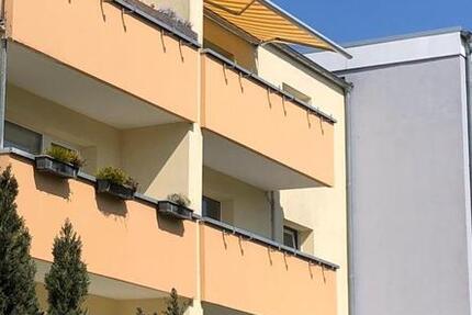 3-Zimmerwohnung mit neuem Badezimmer, Einbauküche und Balkon zimmer