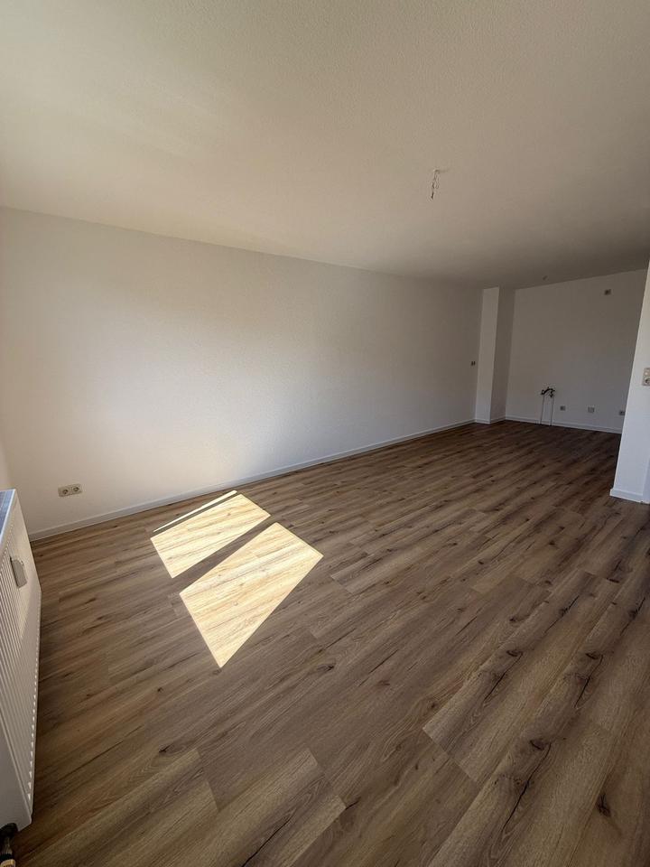 Sanierte 2 Zimmer Wohnung mit TG Stellplatz in MA Niederfeld zimmer