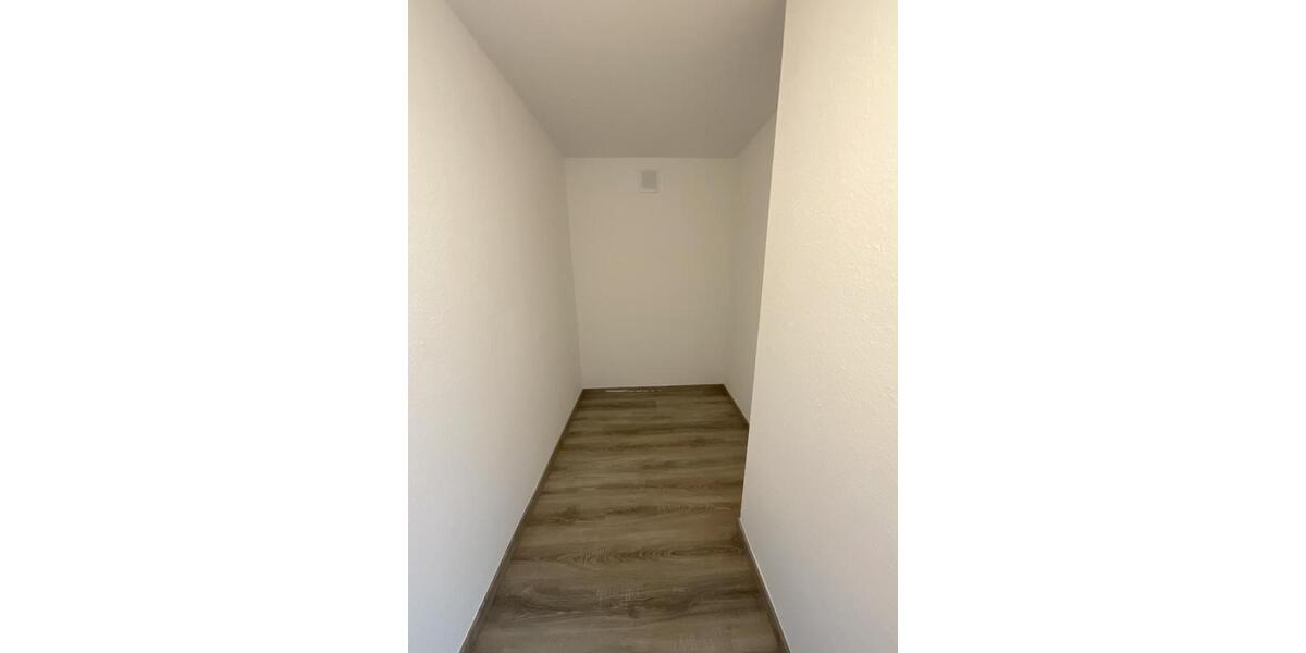 Dachgeschoßwohnung Wilhelmshaven Aldenburg - 4 Zimmer, 63 m&sup2;, 439&euro; | Angebot:26146059