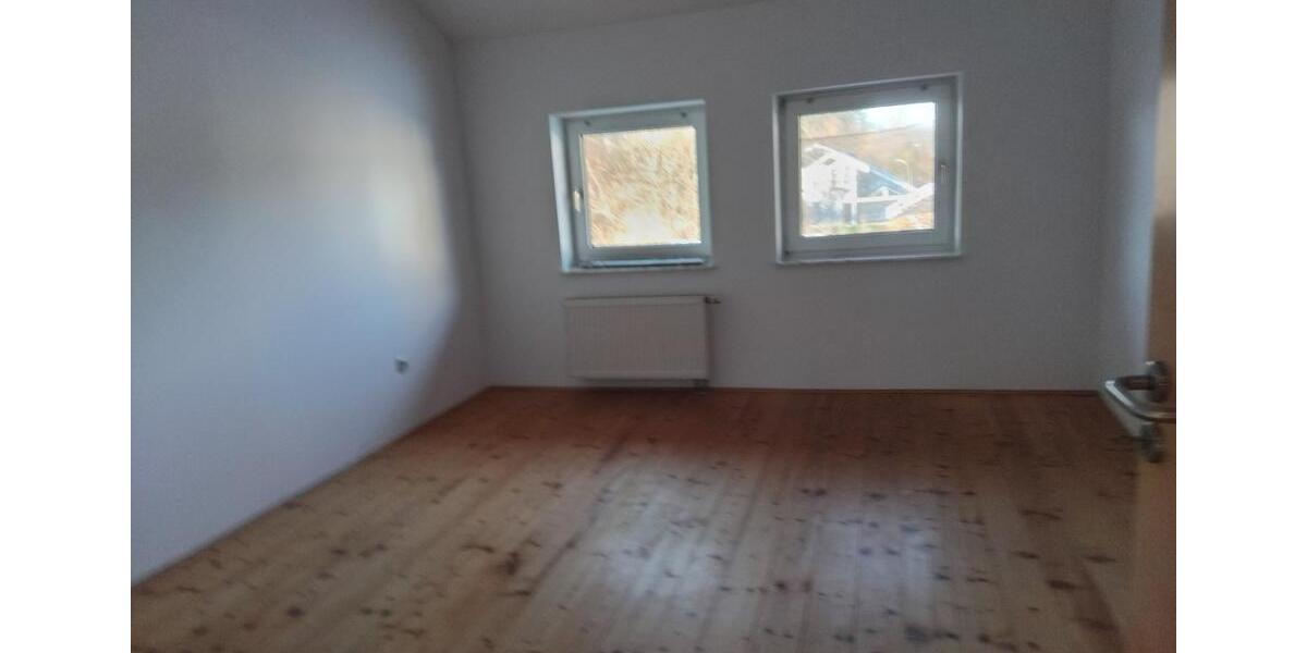 Etagenwohnung Kraiburg am Inn - 5 Zimmer, 120 m&sup2;, 1.250&euro; | Angebot:25896154